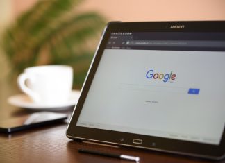 Co obsahují smluvní podmínky společností Facebook, Google a Amazon Co obsahují smluvní podmínky společností Facebook, Google a Amazon