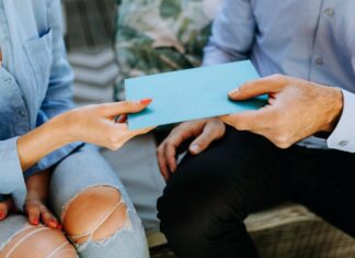 Darovací daň. Osvobození od daně. Kdy se platí daň a kdy nemusíte? darovací daň nemovitost