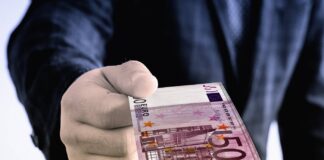 Jak darovat peníze v rodině mezi příbuznými: Právní doporučení Jak darovat peníze v rodině