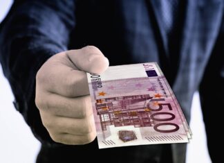 Jak darovat peníze v rodině mezi příbuznými: Právní doporučení Jak darovat peníze v rodině