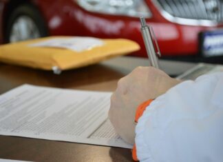 Napadení darovací smlouvy: Důvody, způsob a promlčení napadení darovací smlouvy