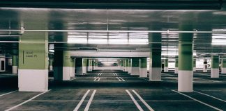 Vykradené auto na parkovišti vykradené auto na parkovišti