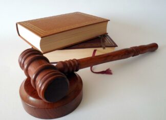 Rozsudek pro uznání: Kdy ho soud vydává a jak se proti němu bránit rozsudek pro uznání