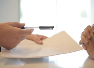 Smluvní pokuta: Náležitosti, maximální výše a praxe smluvní pokuta