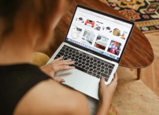 Tlačítková novela: Platnost, účinnost a seznam změn pro e-shopy tlačítková novela eshop 2023