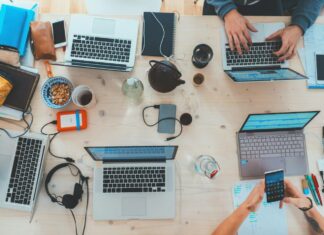 Flexibilní novela zákoníku práce 2025: Zkušební doba, výpověď, mladiství změny zákoníku práce